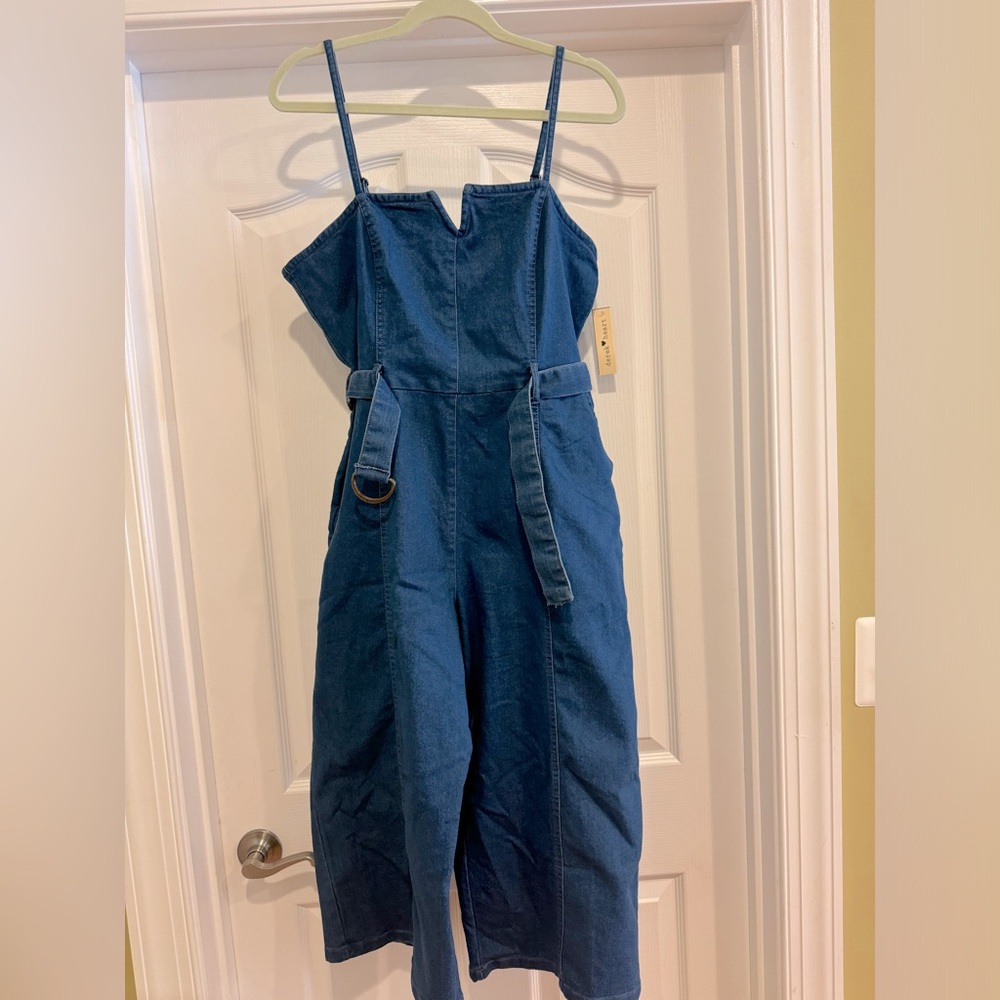 Women’s Jean jumpsuit XL, NWT; excellent condition; never worn
